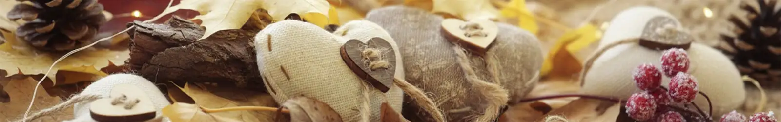 Gemütliche Herbstdekoration und winterliche Wohnaccessoires aus Holz und Metall - Deko-Kiste