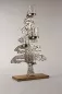 Preview: Detailansicht des Metall-Tannenbaums mit Glaswindlichtern und Mangoholz-Sockel – stilvolle Weihnachtsdekoration