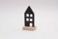 Preview: Skandinavische Deko Haus Figur aus Holz auf Sockel – elegante Wohnaccessoires für dein Zuhause kaufen