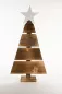 Preview: Tannenbaum aus Altholz – 58 cm hohe Weihnachtsdeko mit geflammter Optik und lasierter Stern-Spitze