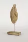 Preview: Dekoratives Blatt aus Mangoholz auf stabilem Holzsockel – perfekte Geschenkidee. Jetzt bestellen!