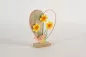 Preview: Dekorativer Herz-Aufsteller mit Vogel – ideal als Geschenkidee für Frühling & Ostern.