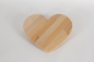Preview: Holzbrettchen in Herzform – jetzt Frühstücksbrett kaufen & Freude bereiten