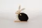 Preview: Hase „Frohe Ostern“ aus Holz mit Fell und Osterei rustikale Frühlingsdeko
