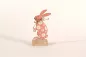 Preview: Hase aus Metall pink mit Holzsockel Osterdeko jetzt kaufen