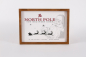 Preview: Wandbild aus Holz mit The North Pole Motiv – nostalgische Vintage Weihnachtsdeko