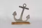 Preview: Anker aus Metall auf Holzsockel, 29 cm – maritime Deko für Wohn- und Arbeitsbereiche