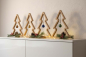 Preview: Tannenbaum aus Eichenholz mit Weihnachtskugel – elegante Weihnachtsdeko für festliche Atmosphäre
