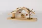 Preview: Kiefernholz Krippenhaus – 38 cm große handgefertigte Weihnachtskrippe, ideal für festliche Tischdekoration