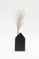 Preview: Schwarze Vase Hausform aus Holz – stilvolles Wohnaccessoire