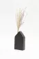 Preview: Vase in Hausform aus Holz schwarz – ideal für Blumen oder Trockenblumen