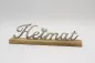 Preview: Moderner Schriftzug Heimat Metall Silber auf Sideboard