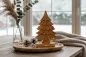 Preview: Rustikaler Tannenbaum aus Mangoholz – 27 cm hohe Dekofigur für Tisch, Fensterbank oder Regal