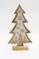 Preview: Tannenbaum aus Mangoholz mit Schneeflocken-Gravur – festliche Weihnachtsdekoration