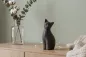 Preview: Graue Keramik-Katze – stilvolle Dekofigur für Ihr Zuhause.