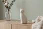 Preview: Weiße Keramik-Katze – stilvolle Dekofigur für Ihr Zuhause.