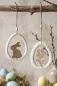 Preview: Minimalistischer Osterei-Anhänger aus Holz mit weißem Garn umwickelt und einer Osterhasen-Silhouette in der Mitte