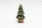 Preview: Dekorativer Weihnachtsbaum aus Polyresin auf Geschenkbox – jetzt festliche Deko online kaufen
