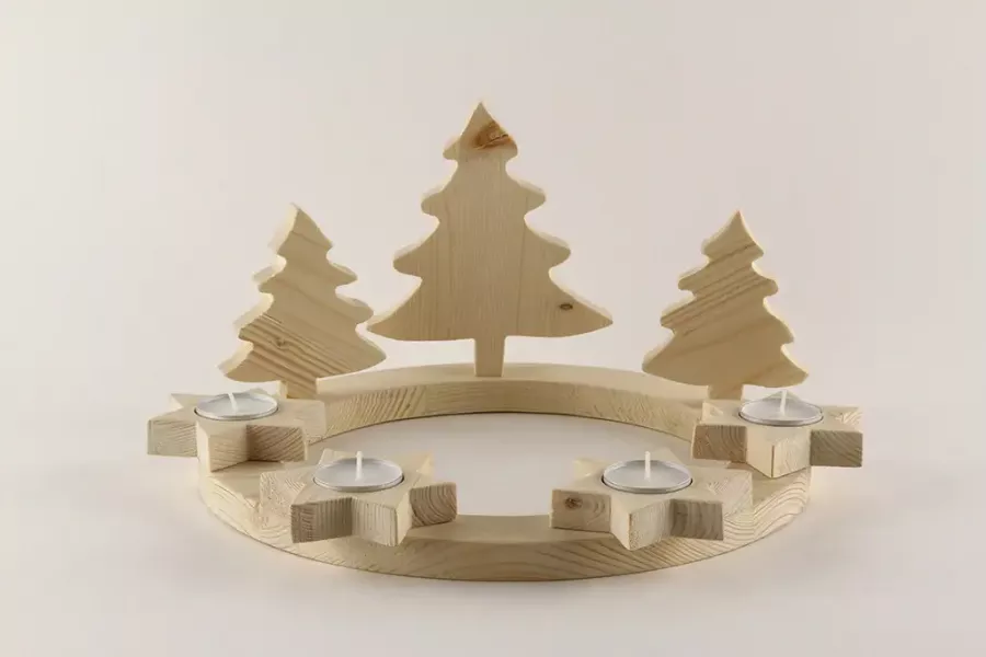 Preview: Moderner Adventskranz aus Kiefernholz als nachhaltige Weihnachtsdeko
