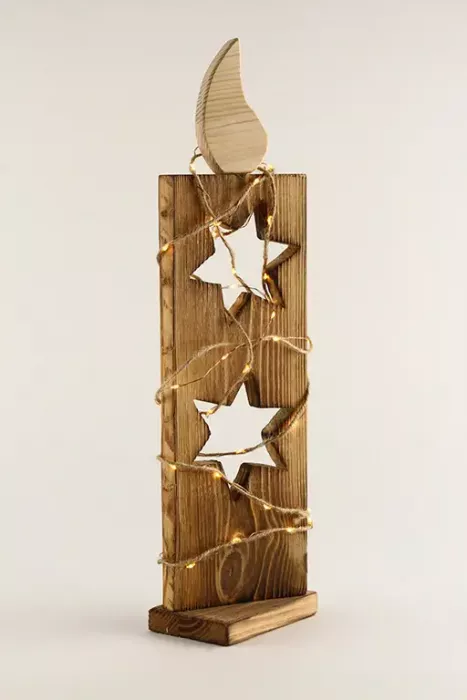 Preview: LED Holzkerze – stilvolle Weihnachtsdekoration aus Altholz mit integrierter LED-Beleuchtung