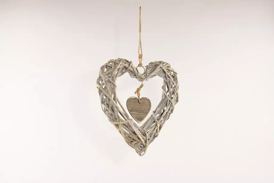 Preview: Weidenherz Hängedeko 20 cm – natürlicher Charme für Wand, Fenster oder Tür. Jetzt sichern & dekorieren!