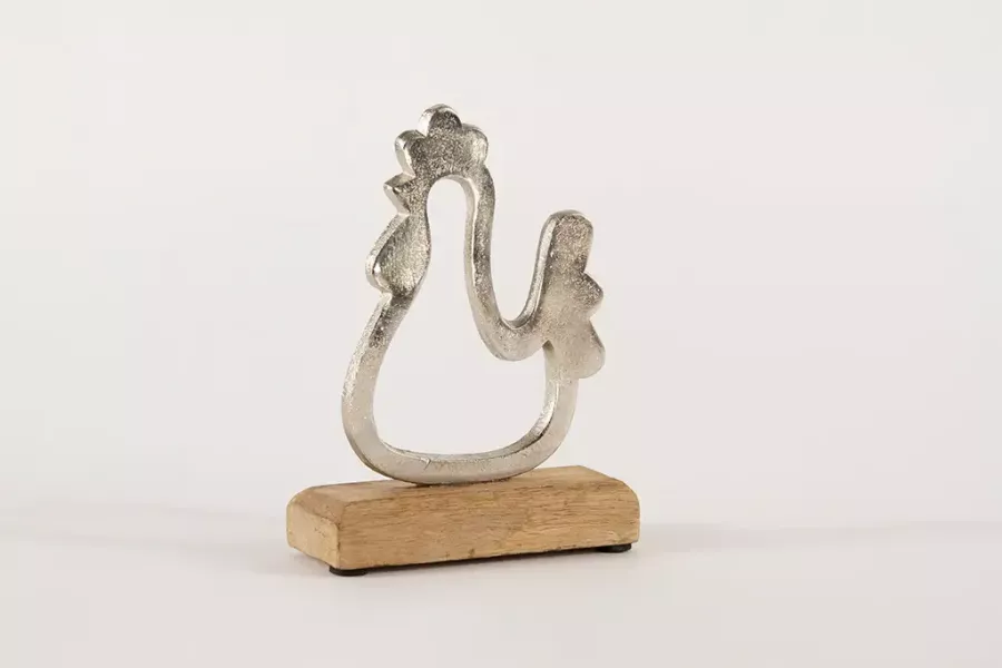Huhn aus Metall und Holz