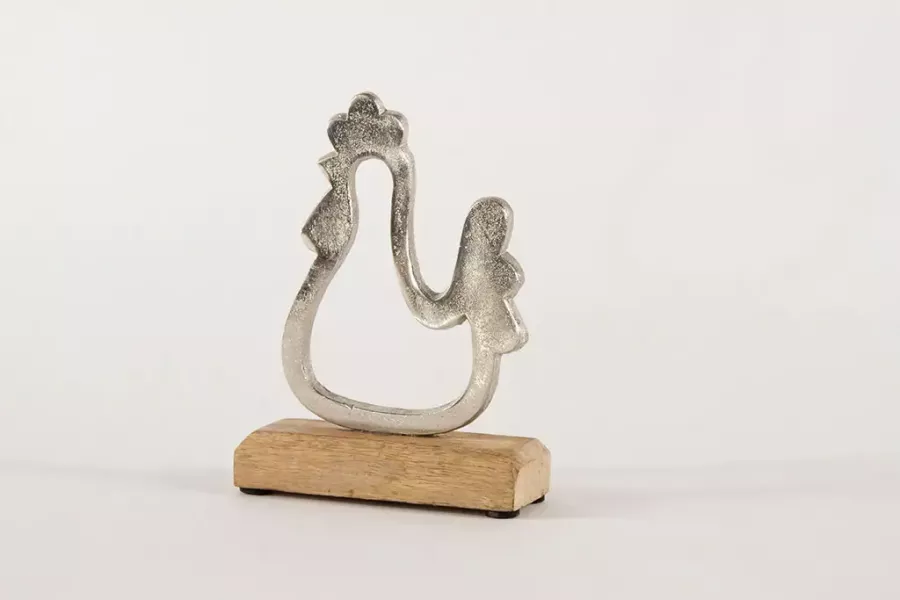 Huhn aus Metall und Holz