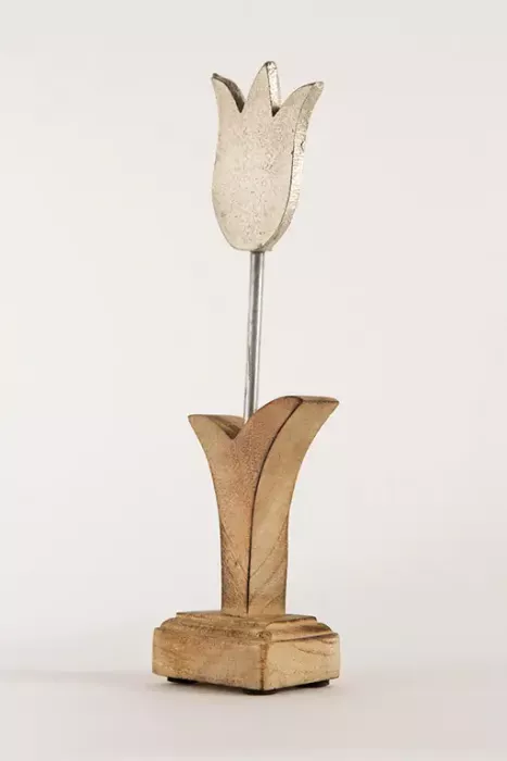 Preview: Handgefertigte Tulpe aus Metall mit Holzfuß (ca. 26 cm) – perfekte Geschenkidee. Jetzt online kaufen!