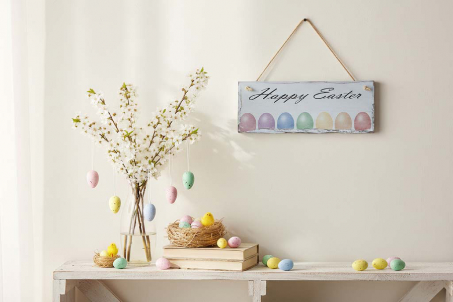 Preview: Holzschild „Happy Easter“ – handgefertigte Osterdeko im Vintage-Stil für Wohn- und Eingangsbereich