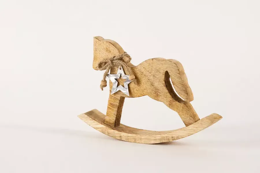 Preview: Handgefertigtes Mangoholz Schaukelpferd – robustes Figurspielzeug und Wohnaccessoire