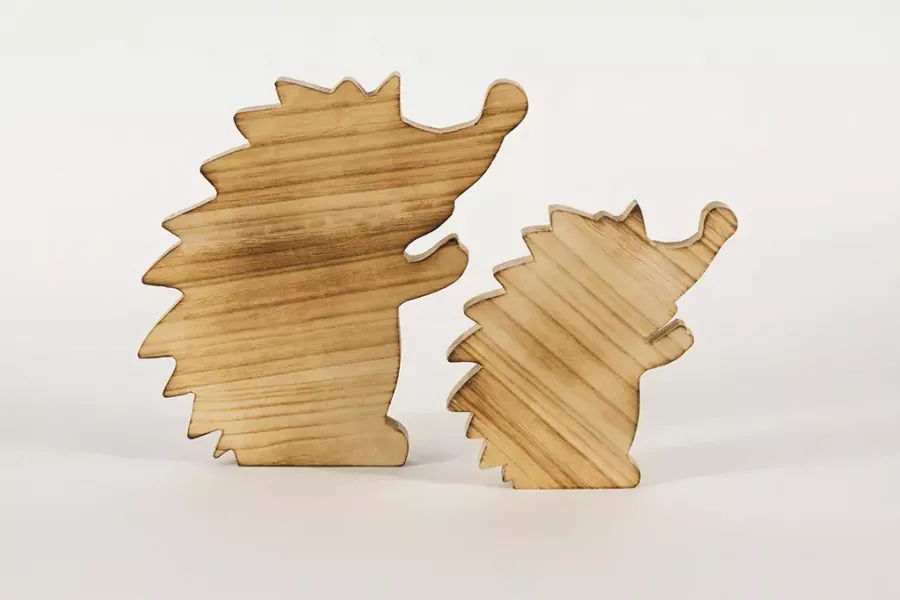 Preview: Geflammter Holz-Igel (20 cm) aus Paulownia – rustikale Herbstdeko; gleich entdecken