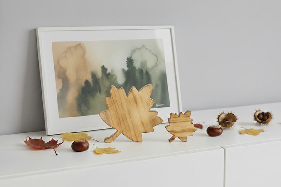 Preview: Herbstliches Ahornblatt aus Holz – natürliche Deko für Zuhause; gleich kaufen