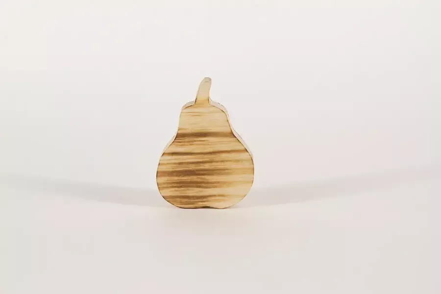 Preview: Herbstliche Birne aus Holz – charmante Dekoration für Zuhause; gleich kaufen