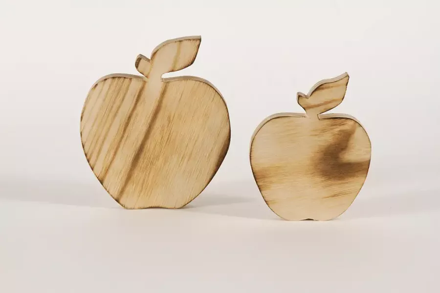 Geflammter Holz-Apfel – rustikale Herbstdeko für Tisch oder Regal; gleich entdecken