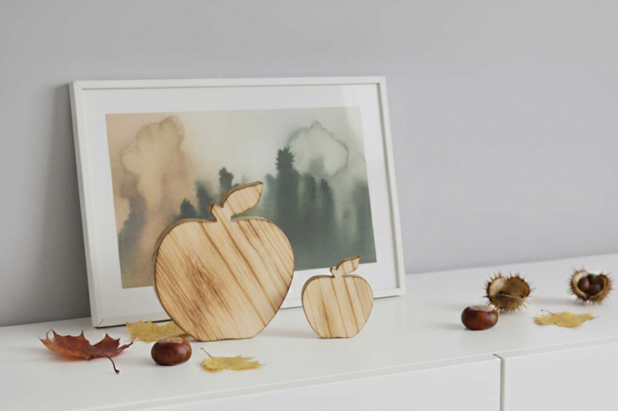 Preview: Handgefertigter Holz-Apfel – natürliche Dekoration für Fensterbank oder Tisch; jetzt sichern