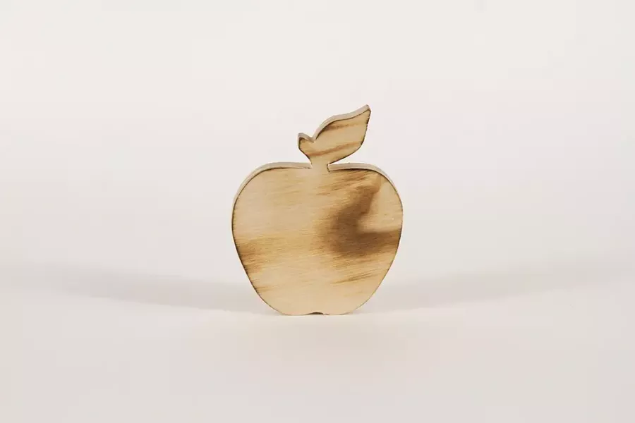 Herbstlicher Apfel aus Holz – charmante Dekoration für Zuhause; gleich kaufen