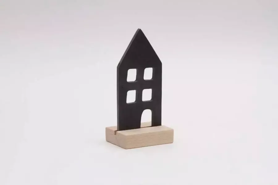 Preview: Dekoratives Holzhaus in Schwarz als Tischdeko oder Regaldeko im modernen Wohnstil – jetzt bestellen