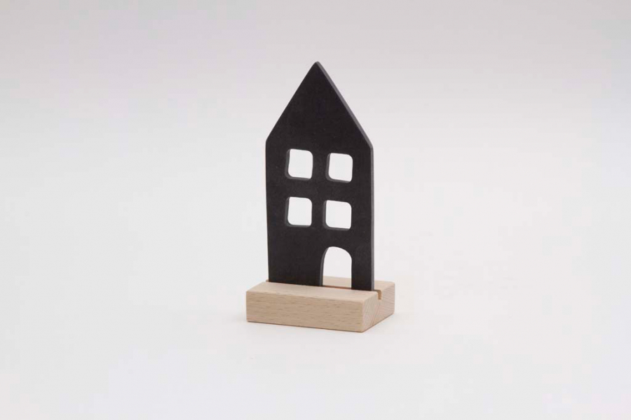 Preview: Skandinavische Deko Haus Figur aus Holz auf Sockel – elegante Wohnaccessoires für dein Zuhause kaufen