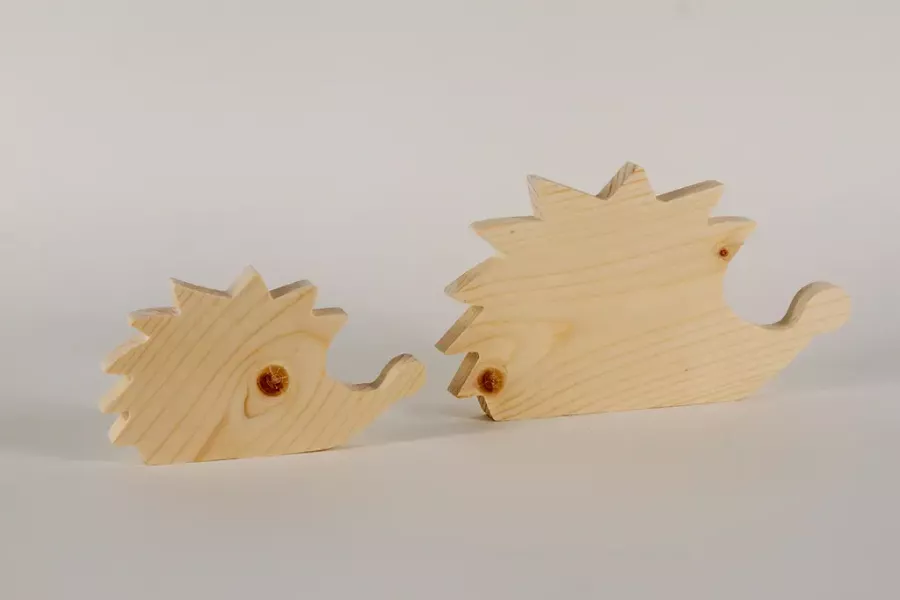 Preview: Holzfigur Igel aus Kiefer – rustikale Naturdeko & Geschenkidee. Jetzt im Shop entdecken & bestellen!
