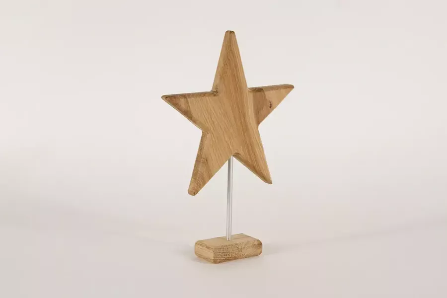 Preview: Dekorativer Stern aus Eichenholz auf Metallstab – 26 cm für natürliche Weihnachtsstimmung