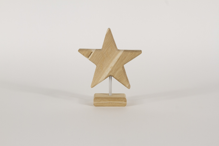 Stern aus Holz auf Metallstab Eiche 17 cm
