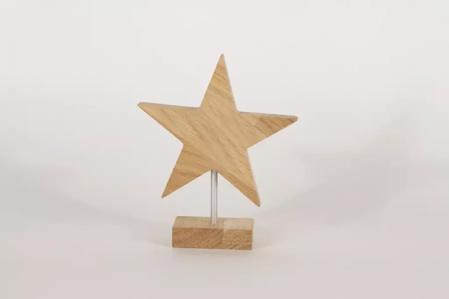 Stern aus naturbelassenem Eichenholz auf Metallstab – 17 cm hohe Weihnachtsdeko