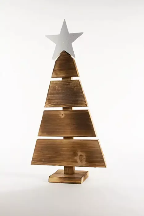 Preview: Detailansicht des 58 cm hohen Tannenbaums aus Altholz – rustikale Weihnachtsdekoration mit eleganter Stern-Spitze