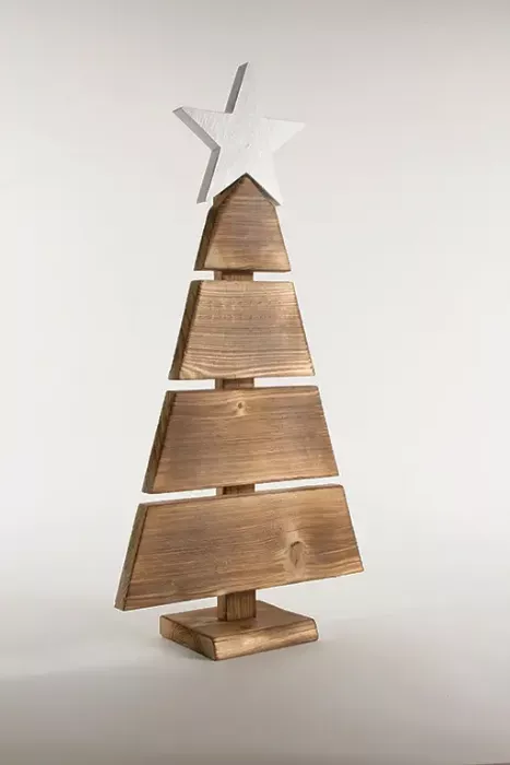 Preview: Vielseitiger Tannenbaum aus Altholz – 58 cm hohe Dekoration für Tisch, Fensterbank oder als Geschenk