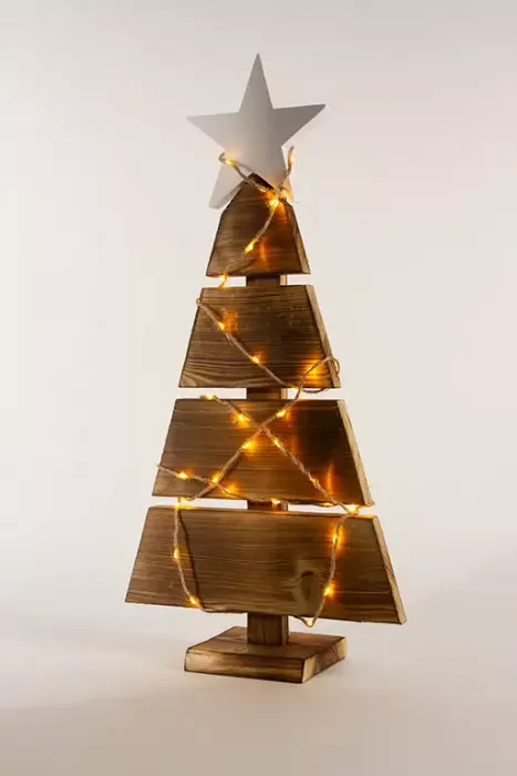 Preview: Rustikaler Tannenbaum aus Altholz – 58 cm hohe Weihnachtsdekoration mit LED-Beleuchtung und eleganter Stern-Spitze