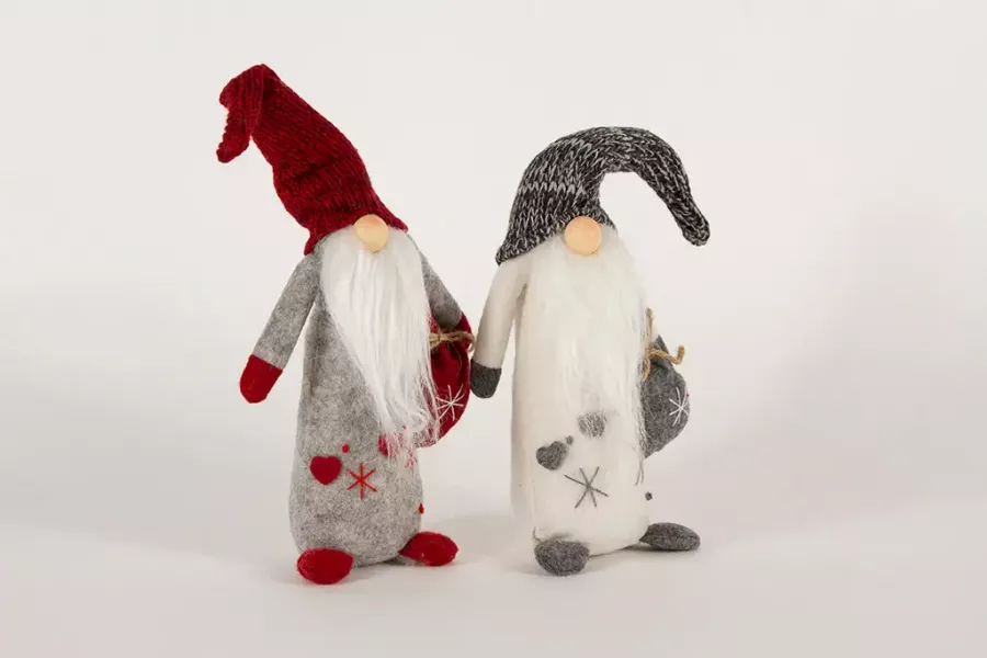 Preview: Weihnachtswichtel mit Sack aus Stoff – 30 cm – ideal für Fensterbank oder Regal