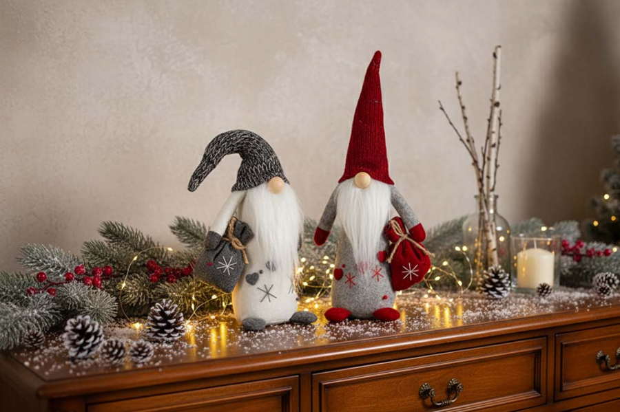 Preview: Wichtel mit Sack aus Textil – 30 cm in Grau – festliche Tischdekoration