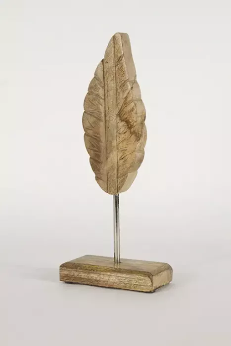 Preview: Dekoratives Blatt aus Mangoholz auf stabilem Holzsockel – perfekte Geschenkidee. Jetzt bestellen!