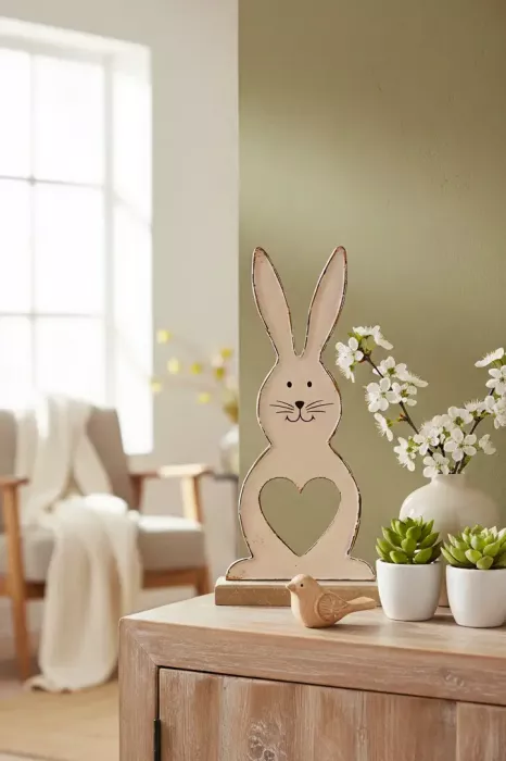 Hase aus Metall auf Holz weiss 27 cm