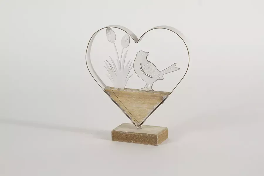 Preview: Romantische Dekofigur: Herz aus Metall mit Vogel auf Holzsockel – ideal als Geschenkidee.